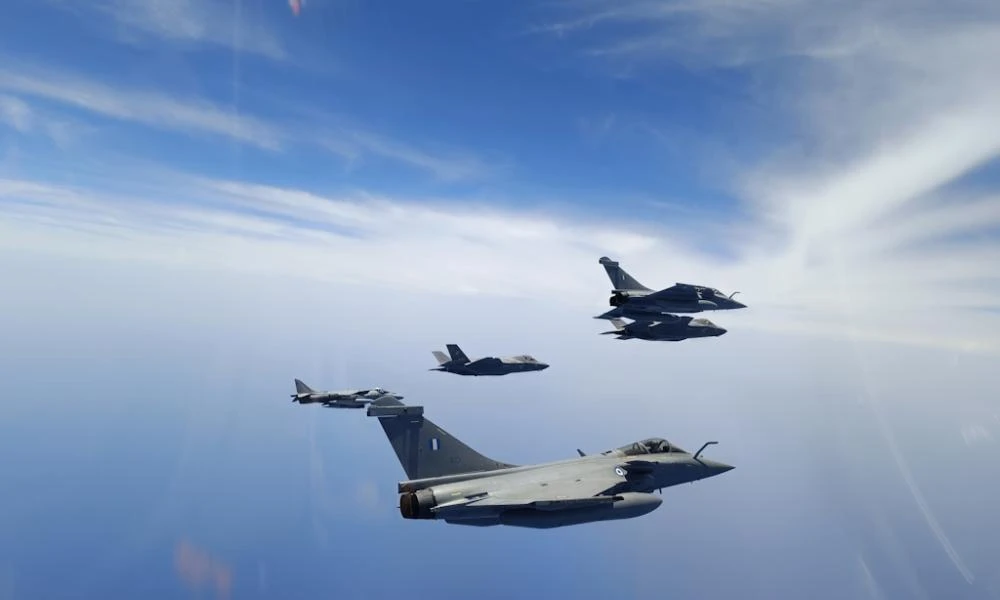 Οι πιλότοι των ελληνικών Rafale “αναχαίτισαν” με επιτυχία ιταλικά F-35 στην Κρήτη δείχνοντας ότι κατέχουμε καλά την τέχνη